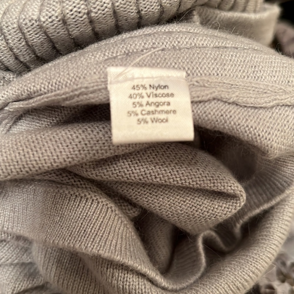 Front button sweater - Picture 5 of 5